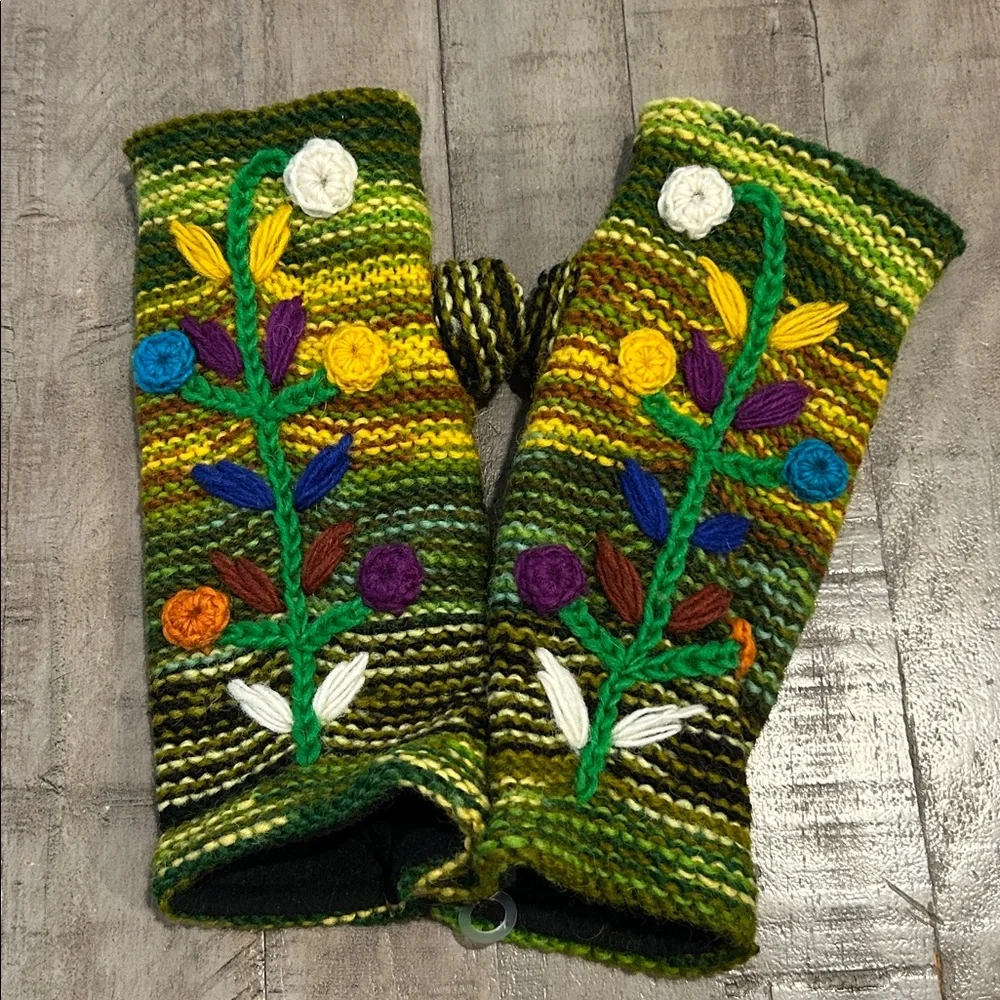 NWOT Handmade Wool Embroidered Gloves Fingerless  | Fleece Lined Made in Nepal